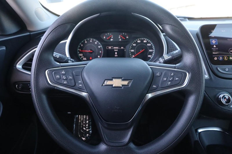 Chevrolet Malibu Vehicle Image 10