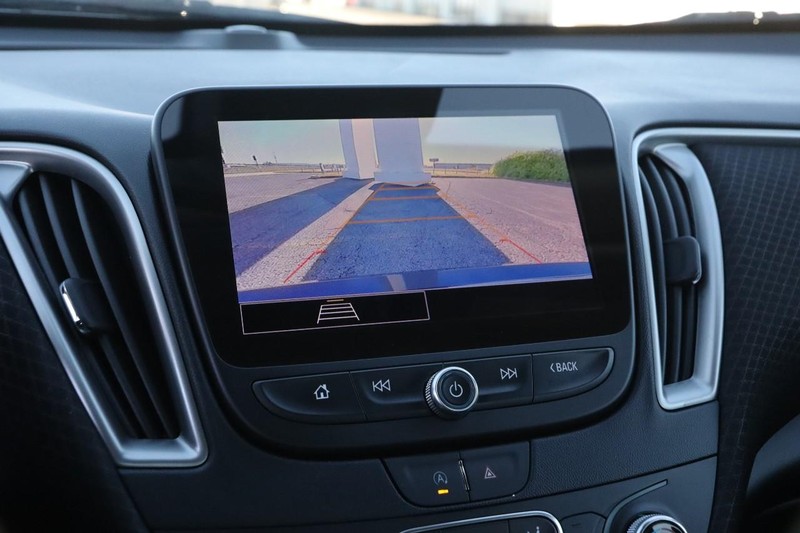 Chevrolet Malibu Vehicle Image 16