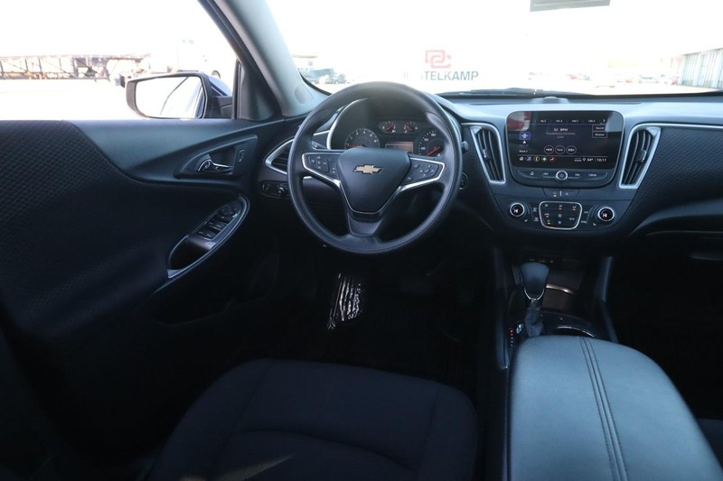 Chevrolet Malibu Vehicle Image 21