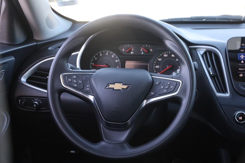 Chevrolet Malibu Vehicle Image 22
