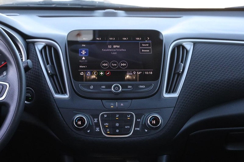 Chevrolet Malibu Vehicle Image 23