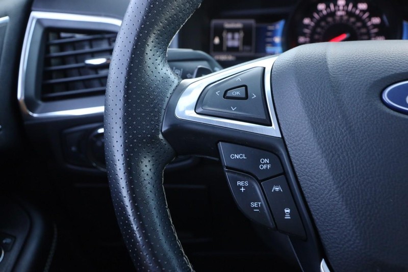 Ford Edge Vehicle Image 13