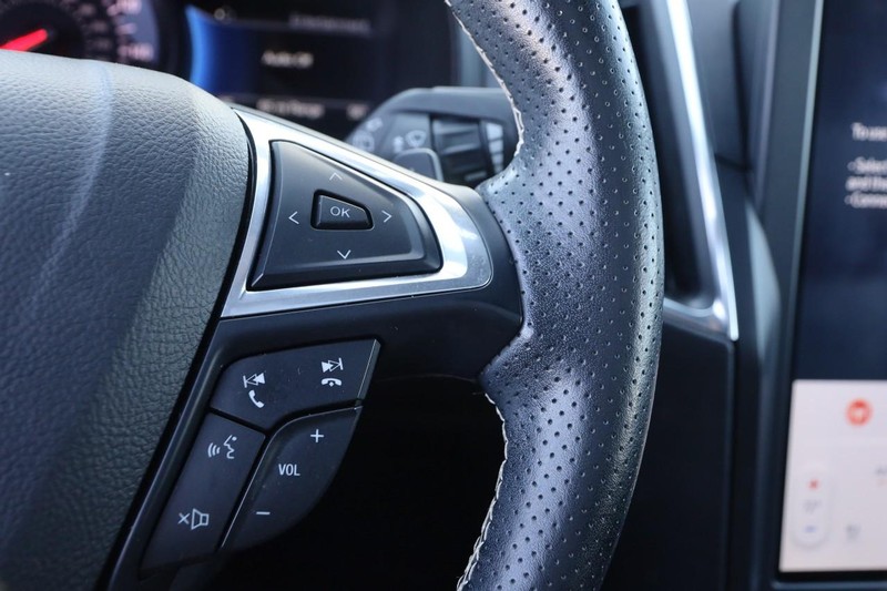 Ford Edge Vehicle Image 14