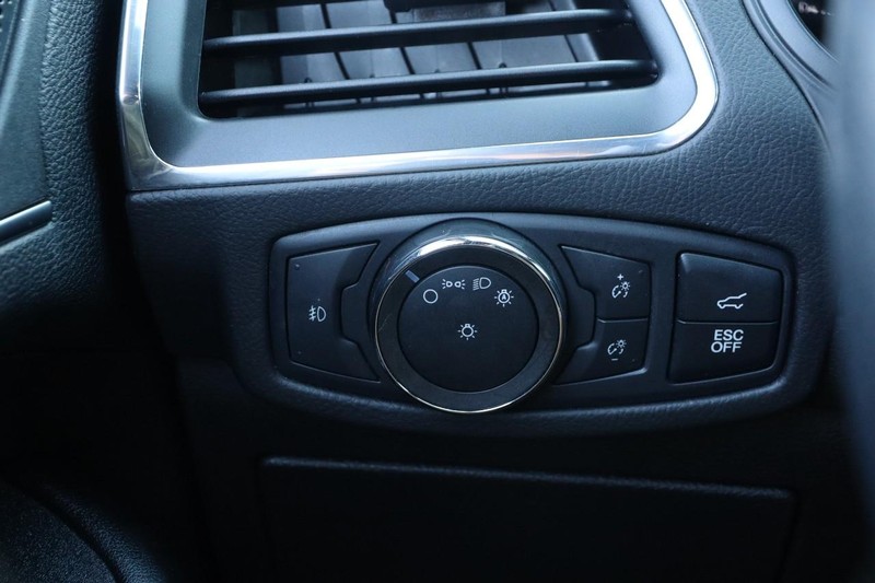 Ford Edge Vehicle Image 21