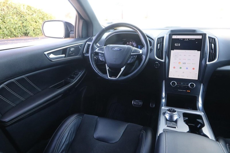 Ford Edge Vehicle Image 23