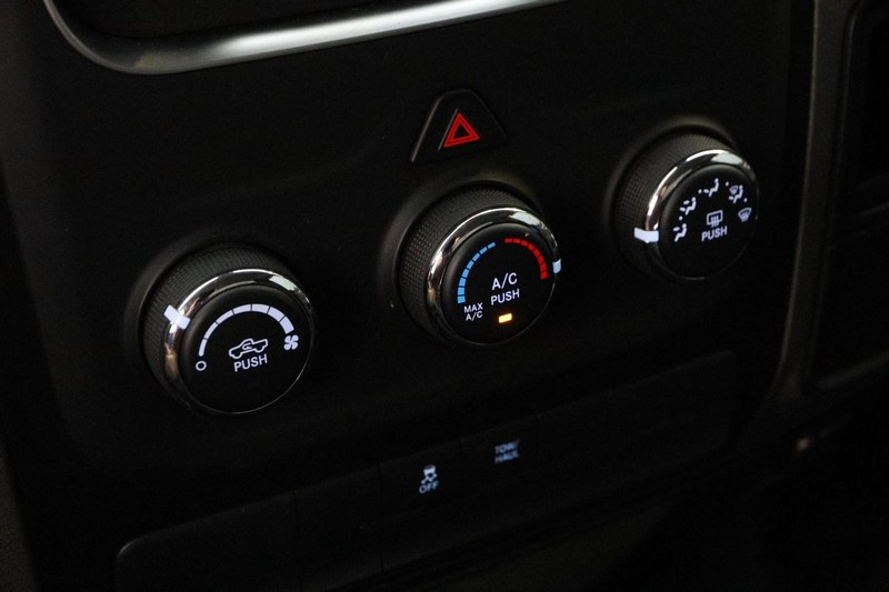 Ram 1500 Classic Vehicle Image 15