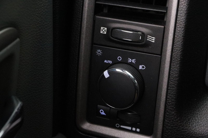 Ram 1500 Classic Vehicle Image 16