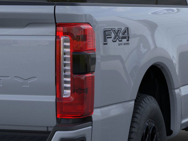 Ford Super Duty F-350 SRW Vehicle Image 21
