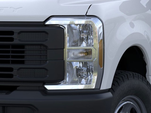 Ford Super Duty F-350 SRW Vehicle Image 18