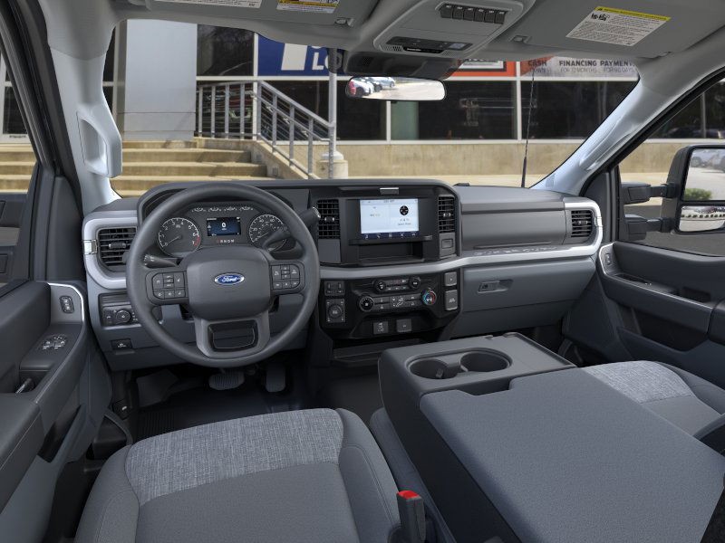 Ford Super Duty F-350 SRW Vehicle Image 09