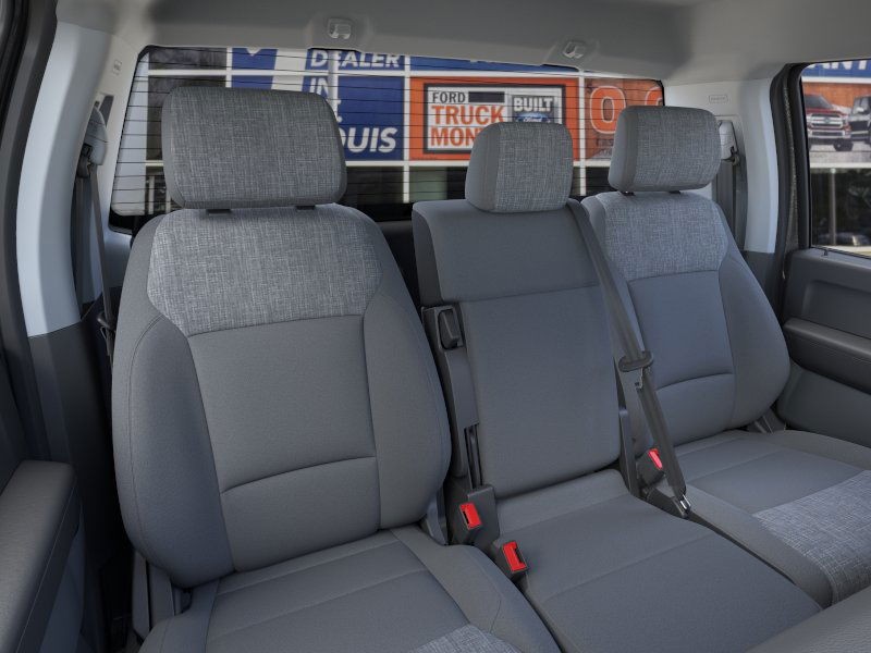 Ford Super Duty F-350 SRW Vehicle Image 10