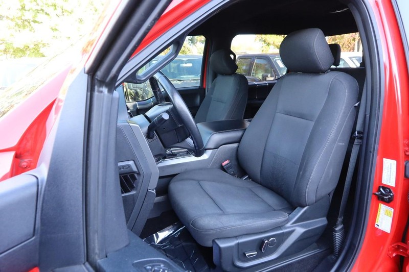 Ford F-150 Vehicle Full-screen Gallery Image 7