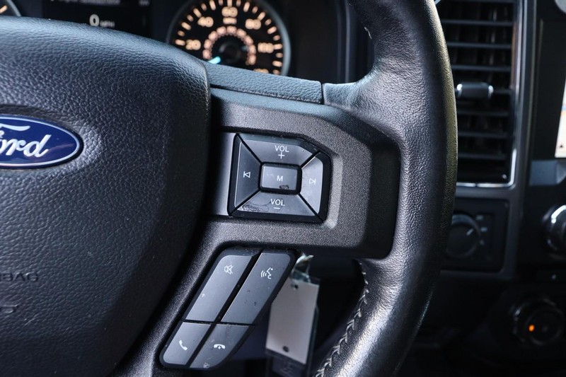 Ford F-150 Vehicle Full-screen Gallery Image 11