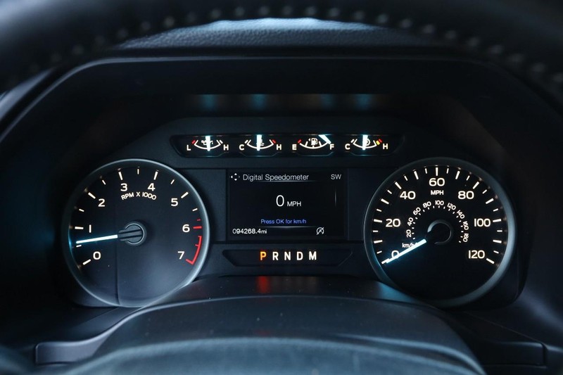 Ford F-150 Vehicle Full-screen Gallery Image 12