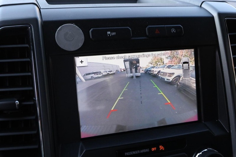 Ford F-150 Vehicle Full-screen Gallery Image 14