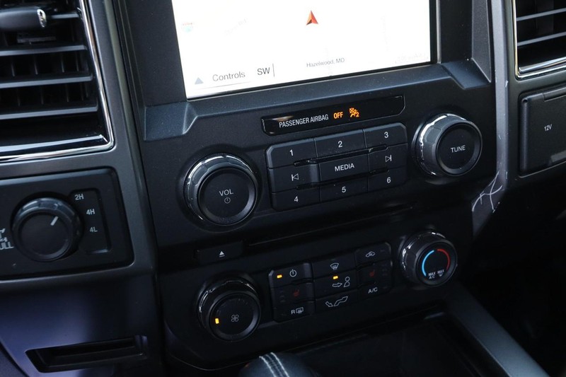 Ford F-150 Vehicle Full-screen Gallery Image 15