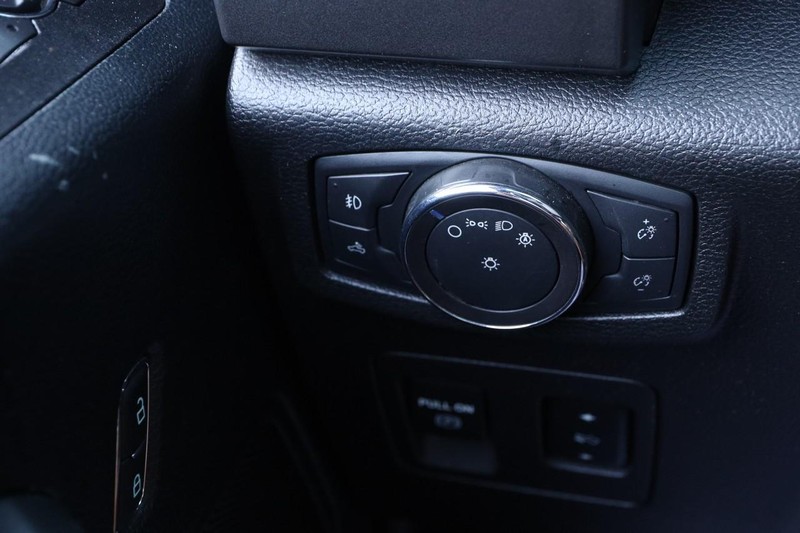 Ford F-150 Vehicle Full-screen Gallery Image 17