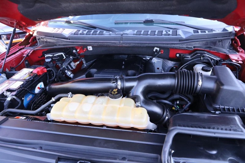 Ford F-150 Vehicle Full-screen Gallery Image 25