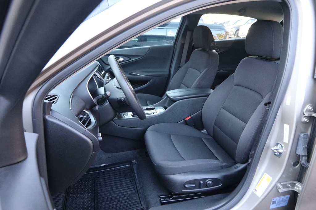 Chevrolet Malibu Vehicle Image 08