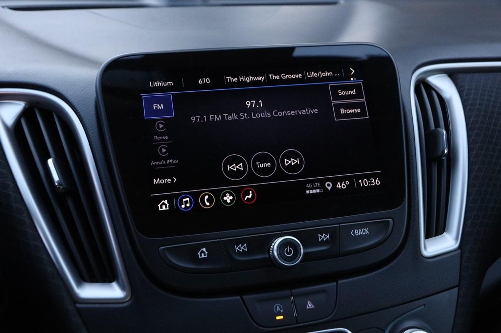 Chevrolet Malibu Vehicle Image 17