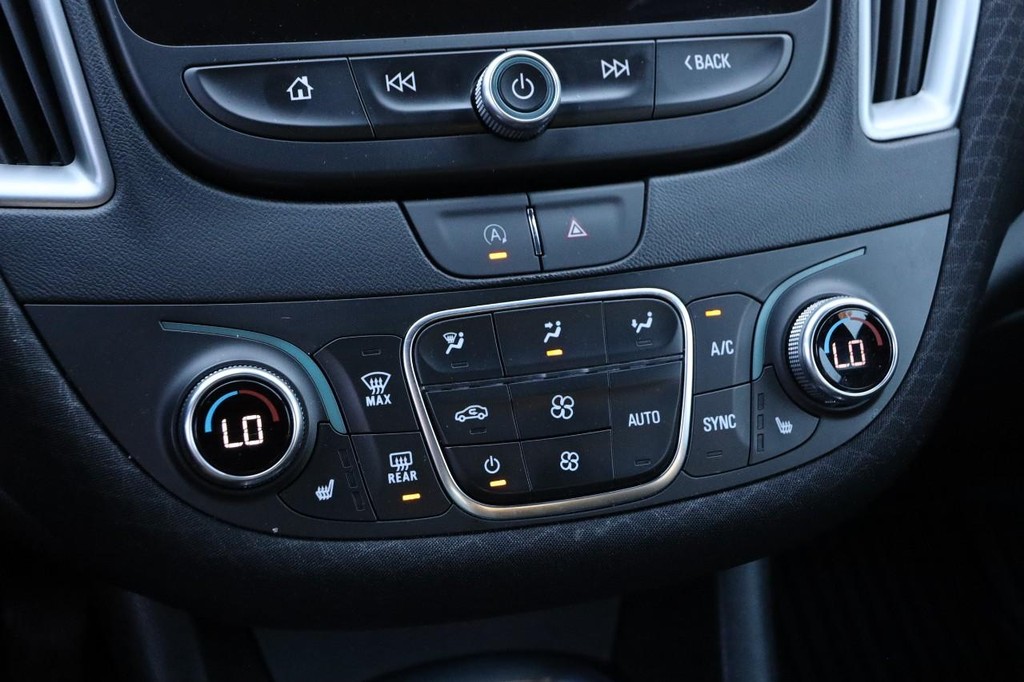 Chevrolet Malibu Vehicle Image 18