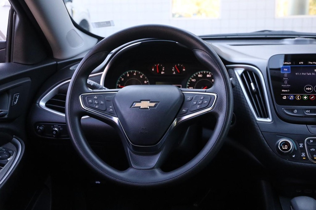 Chevrolet Malibu Vehicle Image 22