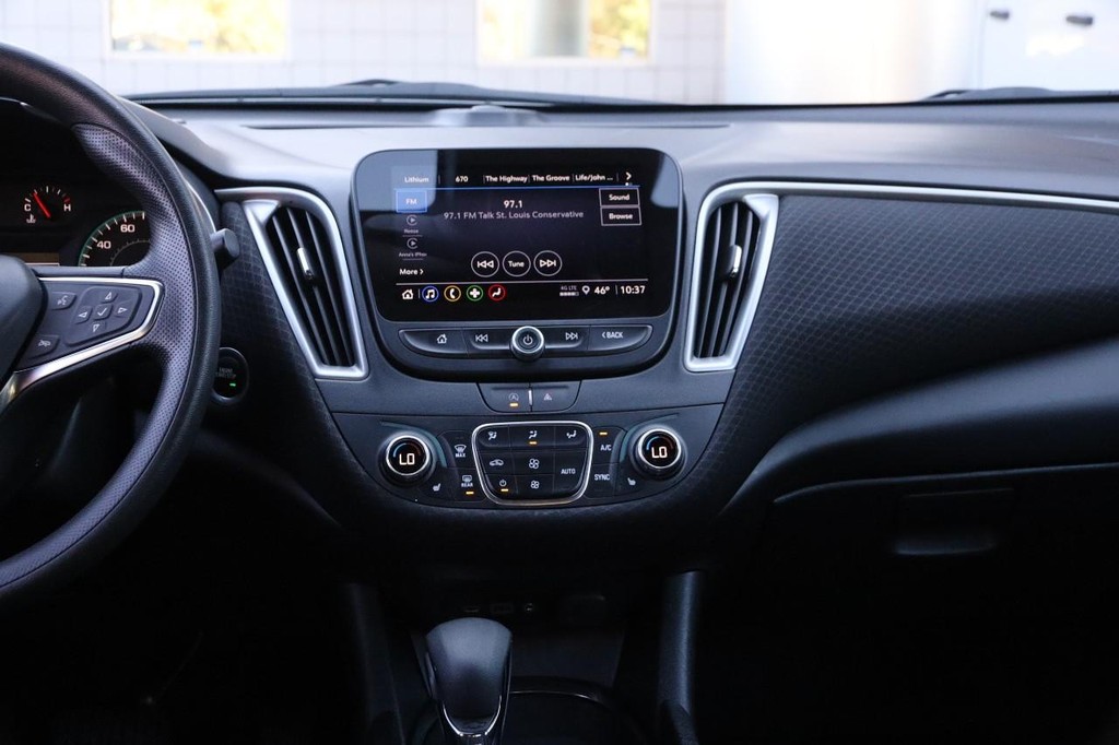 Chevrolet Malibu Vehicle Image 23