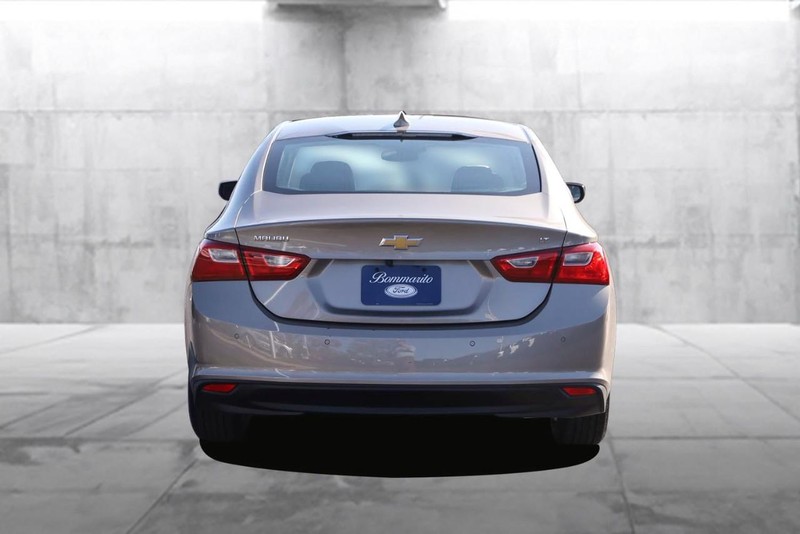 Chevrolet Malibu Vehicle Full-screen Gallery Image 06