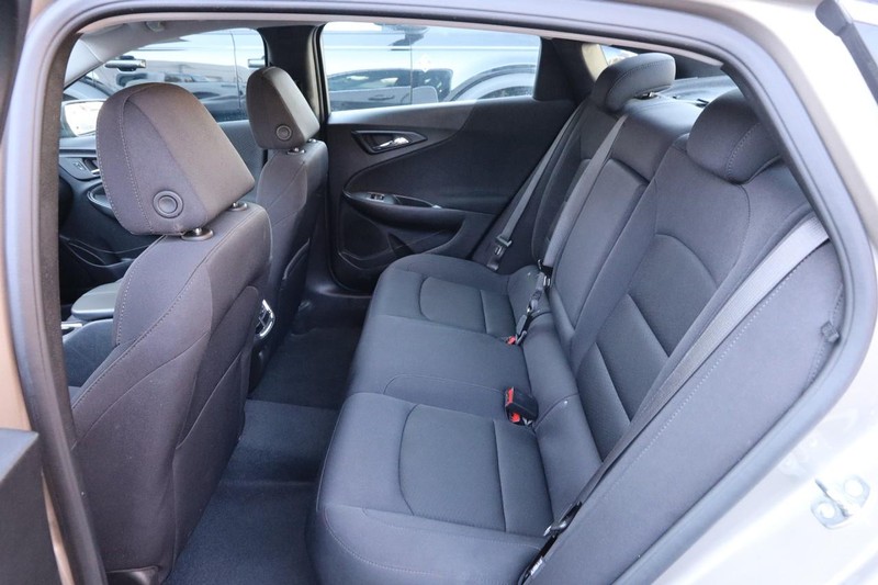 Chevrolet Malibu Vehicle Full-screen Gallery Image 09