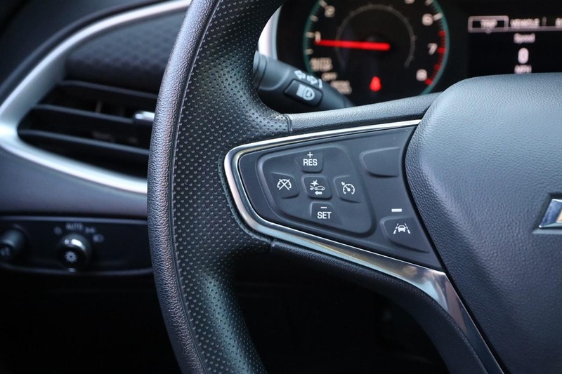 Chevrolet Malibu Vehicle Full-screen Gallery Image 11