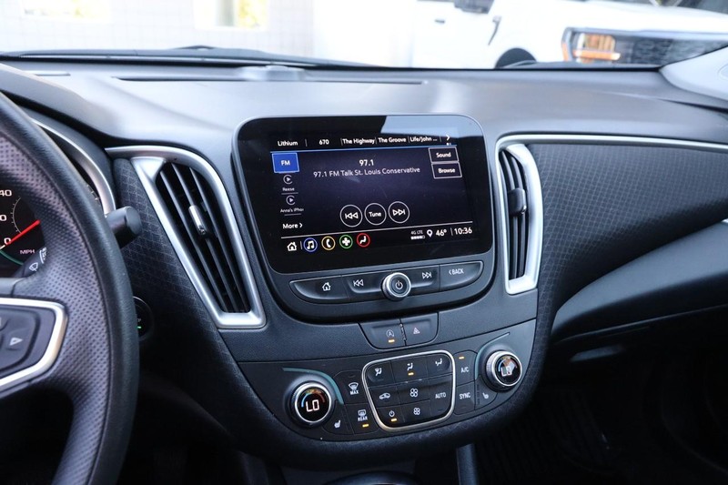 Chevrolet Malibu Vehicle Full-screen Gallery Image 15