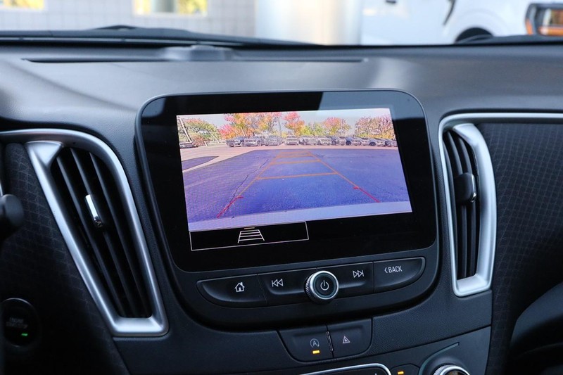 Chevrolet Malibu Vehicle Full-screen Gallery Image 16