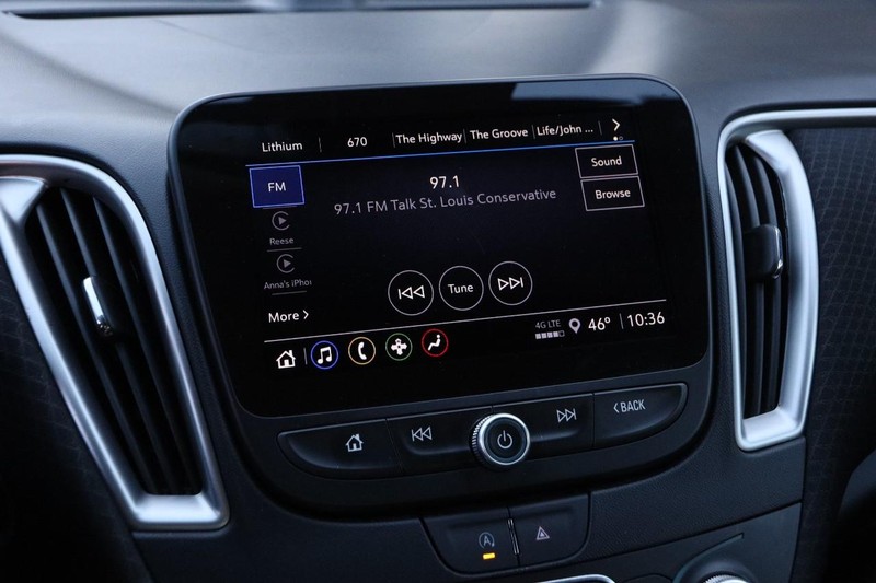 Chevrolet Malibu Vehicle Full-screen Gallery Image 17