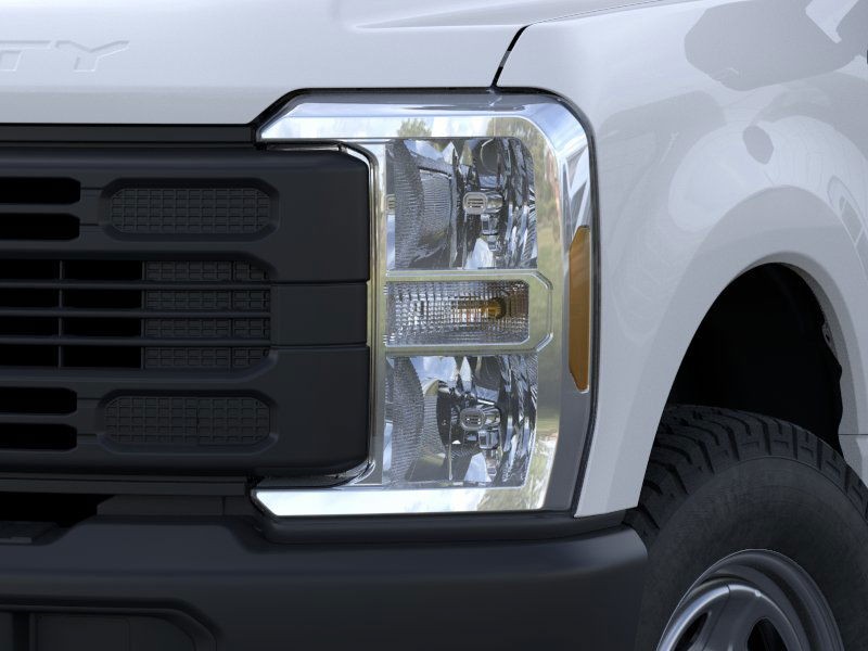 Ford Super Duty F-350 SRW Vehicle Image 18