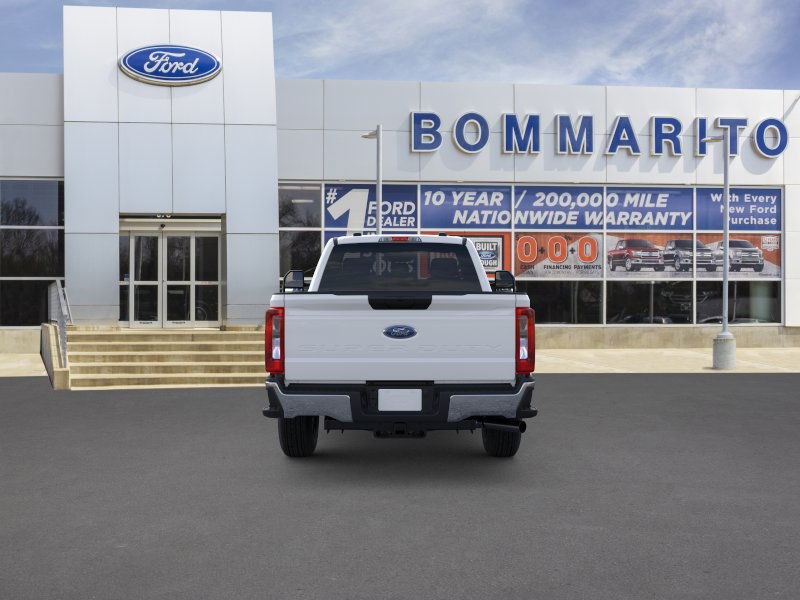 Ford Super Duty F-350 SRW Vehicle Image 05