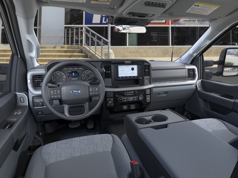 Ford Super Duty F-350 SRW Vehicle Image 09