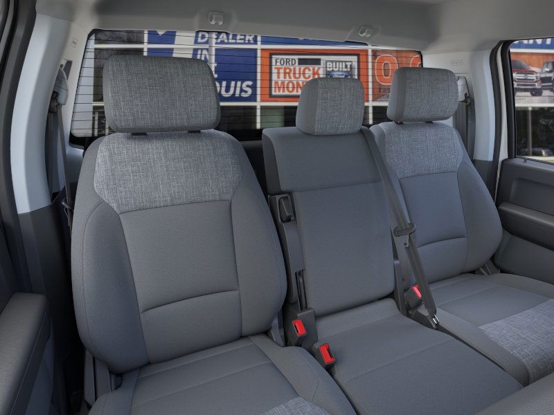 Ford Super Duty F-350 SRW Vehicle Image 10