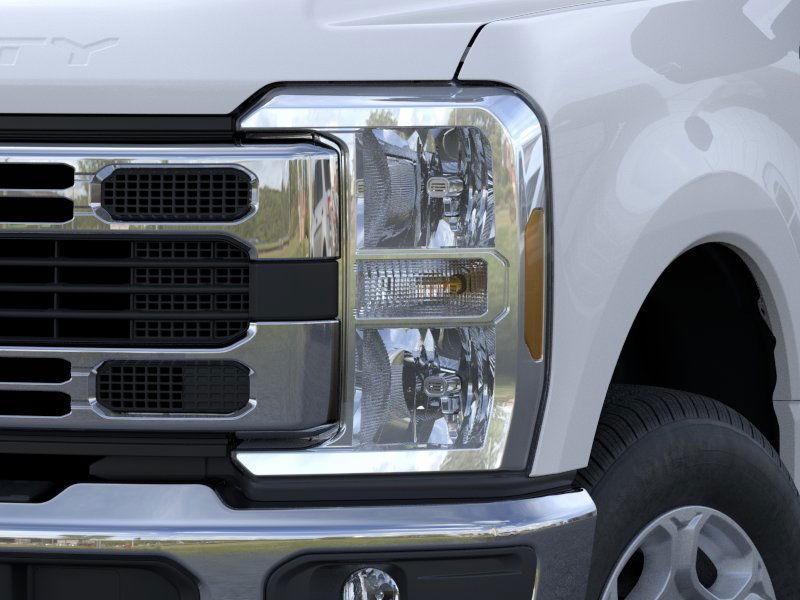 Ford Super Duty F-350 SRW Vehicle Image 18