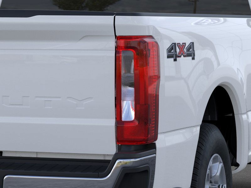 Ford Super Duty F-350 SRW Vehicle Image 21
