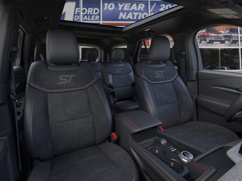 Ford Explorer Vehicle Full-screen Gallery Image 10