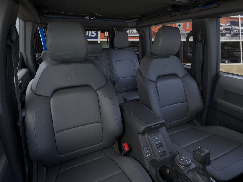 Ford Bronco Vehicle Full-screen Gallery Image 10