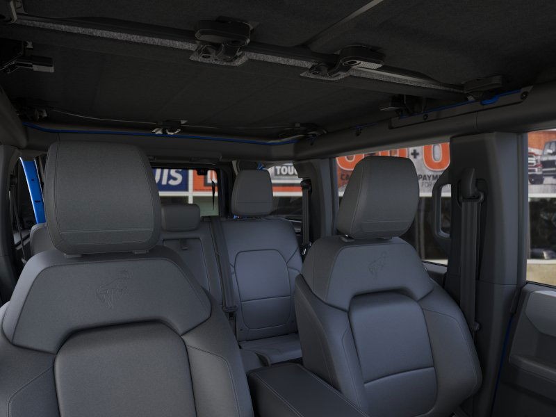 Ford Bronco Vehicle Full-screen Gallery Image 12