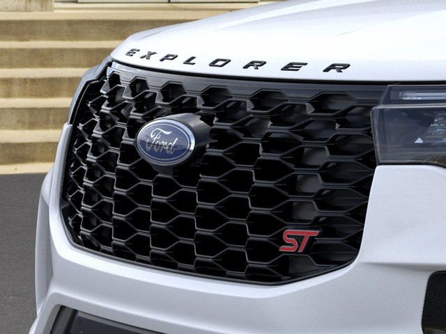 Ford Explorer Vehicle Image 17