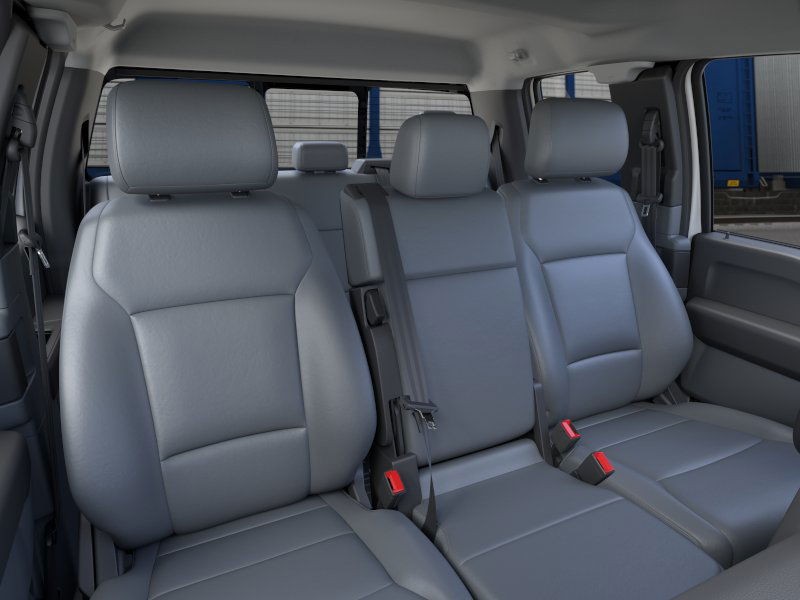 Ford Super Duty F-450 DRW Vehicle Full-screen Gallery Image 10