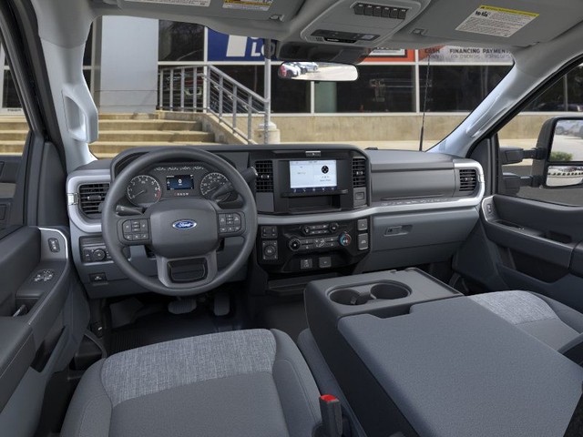 Ford Super Duty F-250 SRW Vehicle Image 09