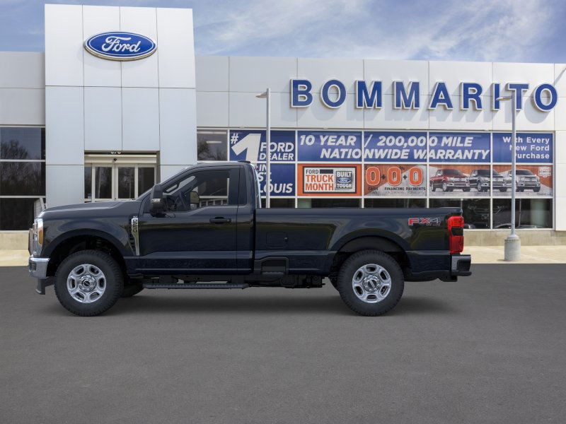 Ford Super Duty F-250 SRW Vehicle Full-screen Gallery Image 3