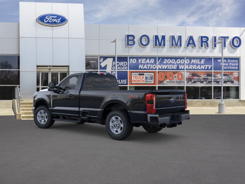 Ford Super Duty F-250 SRW Vehicle Full-screen Gallery Image 4