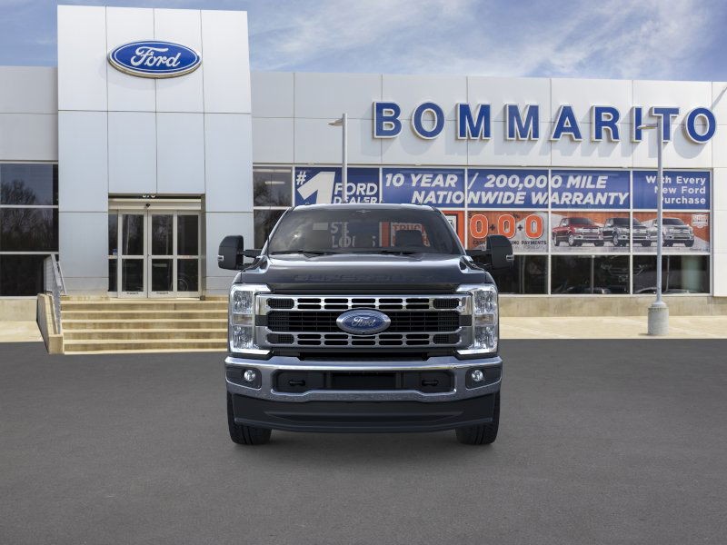 Ford Super Duty F-250 SRW Vehicle Full-screen Gallery Image 6