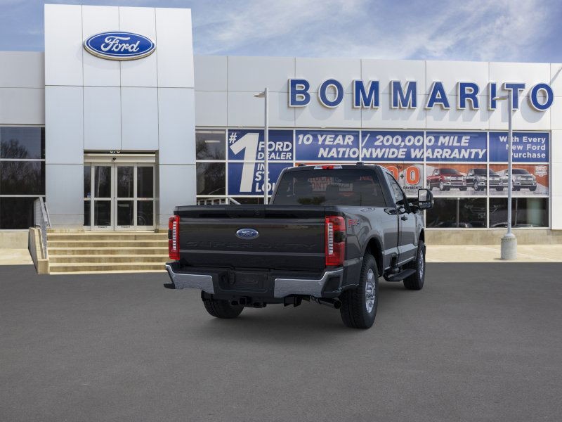 Ford Super Duty F-250 SRW Vehicle Full-screen Gallery Image 8