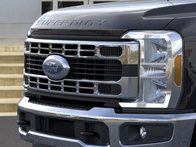 Ford Super Duty F-250 SRW Vehicle Full-screen Gallery Image 17
